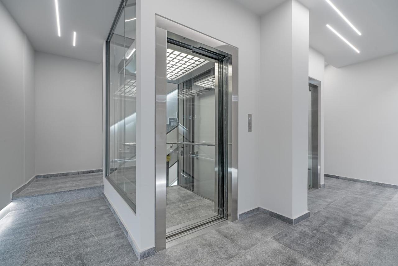 Hellenic Vibes Smart Hotel 雅典 外观 照片 A passenger elevator