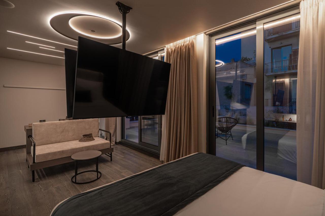 Hellenic Vibes Smart Hotel 雅典 外观 照片 A room at the hotel