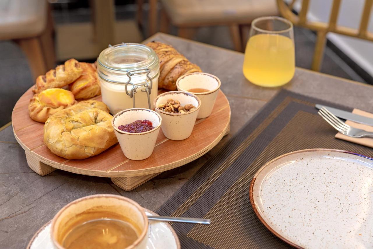 Hellenic Vibes Smart Hotel 雅典 外观 照片 Breakfast at the hotel