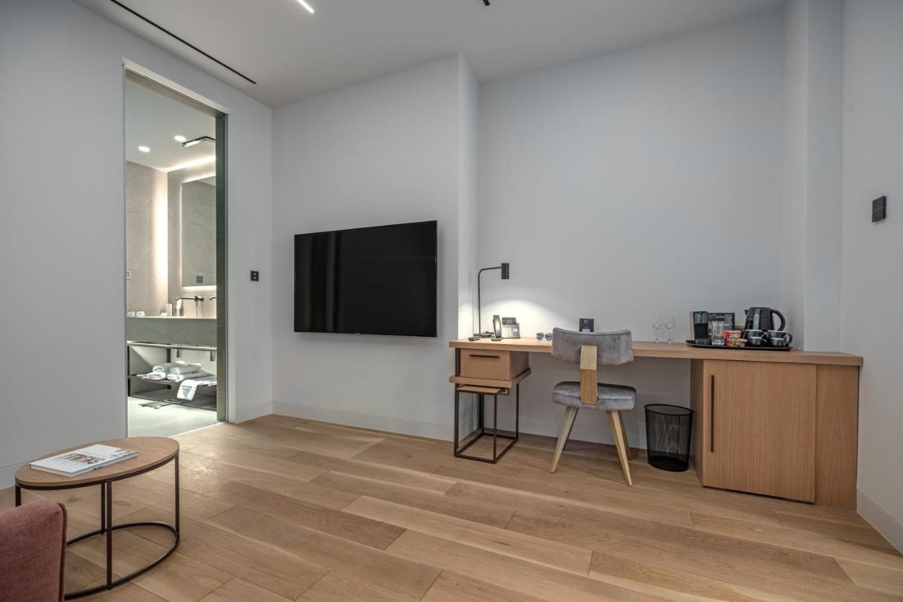 Hellenic Vibes Smart Hotel 雅典 外观 照片 A room at the hotel