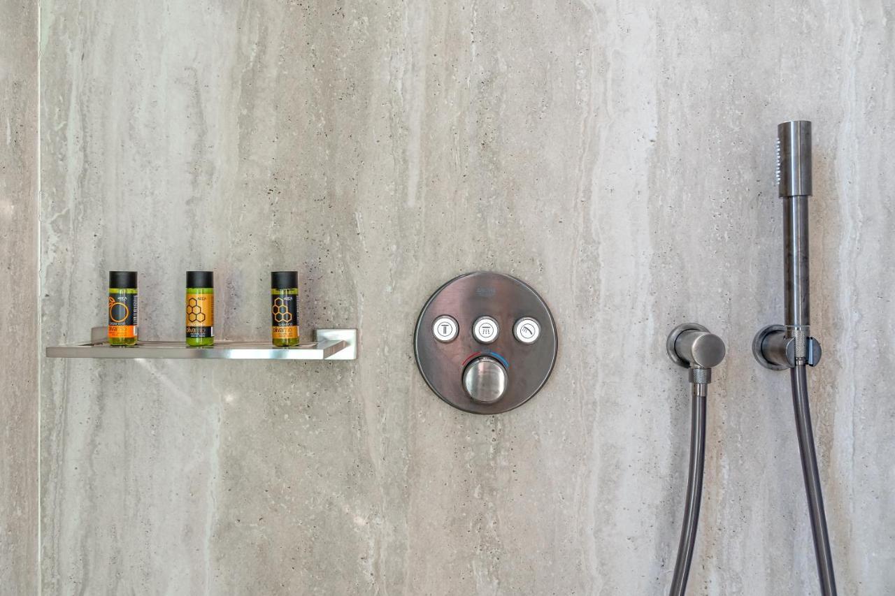 Hellenic Vibes Smart Hotel 雅典 外观 照片 A shower mixer