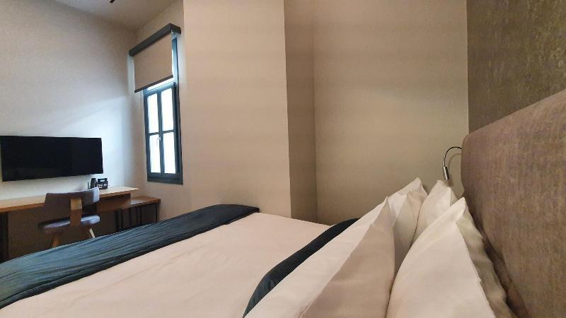 Hellenic Vibes Smart Hotel 雅典 外观 照片 A room at the hotel