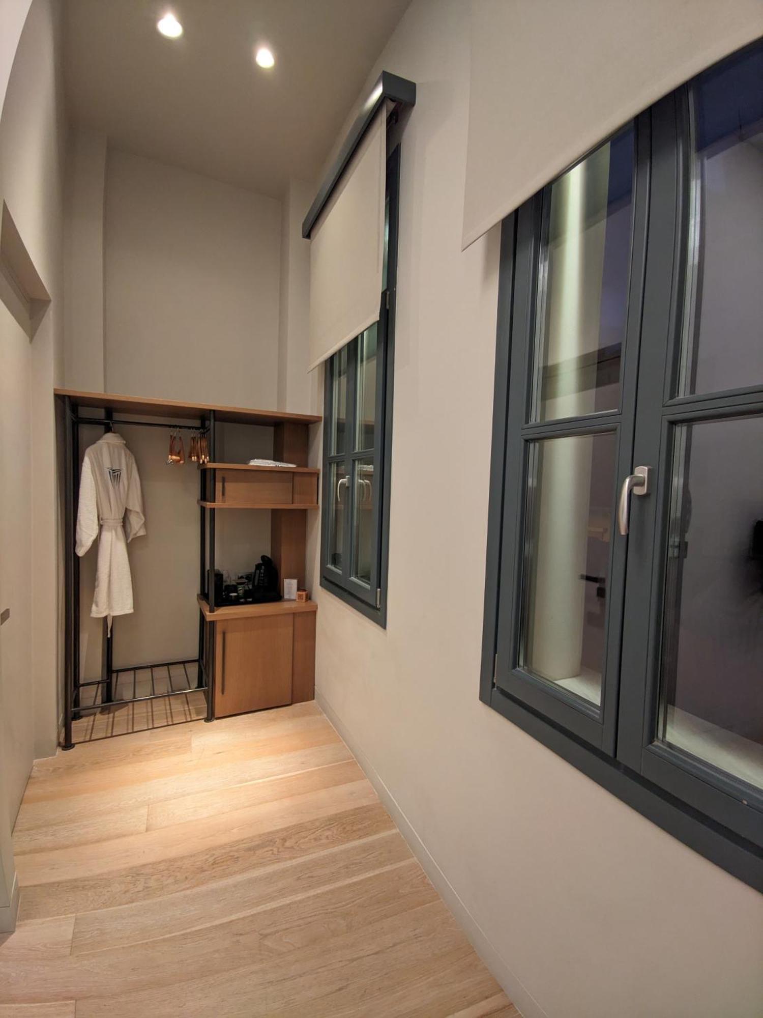 Hellenic Vibes Smart Hotel 雅典 外观 照片 A room at the hotel