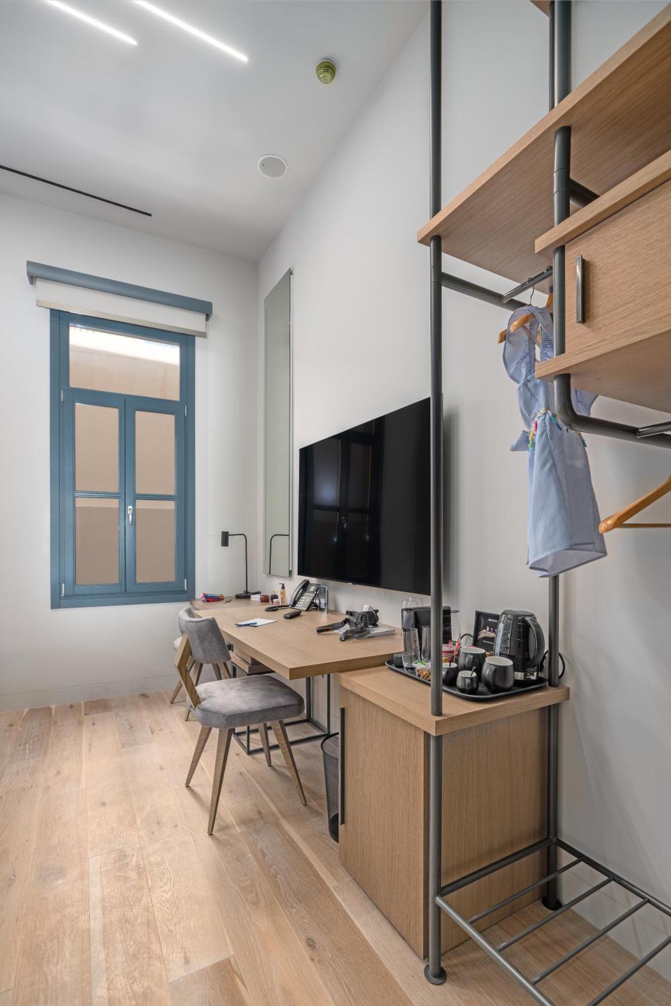 Hellenic Vibes Smart Hotel 雅典 外观 照片 A room at the hotel